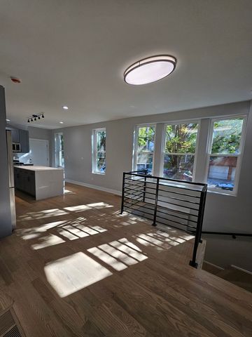 901 N Francisco Avenue 1R, Chicago, IL 60622