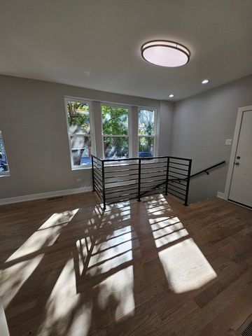 901 N Francisco Avenue 1R, Chicago, IL 60622