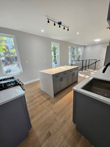 901 N Francisco Avenue 1R, Chicago, IL 60622