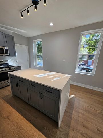 901 N Francisco Avenue 1R, Chicago, IL 60622