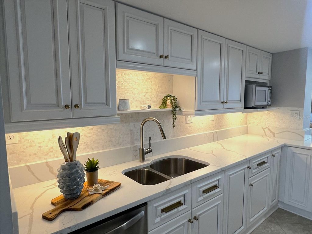 Image 3 of property listing at 2401 S ATLANTIC AVENUE D304, New Smyrna Beach, FL 32169