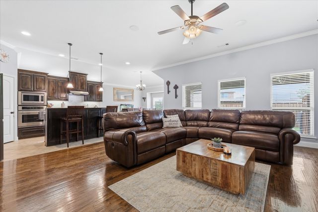 1105 Safrano Street, Midlothian, TX 76065