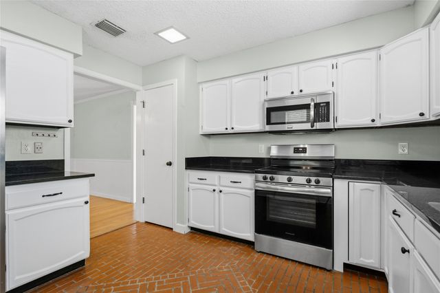 9351 Highedge Circle, Dallas, TX 75238