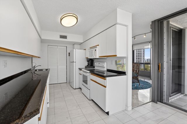 3400 NE 192nd Street 1008, Miami, FL 33180