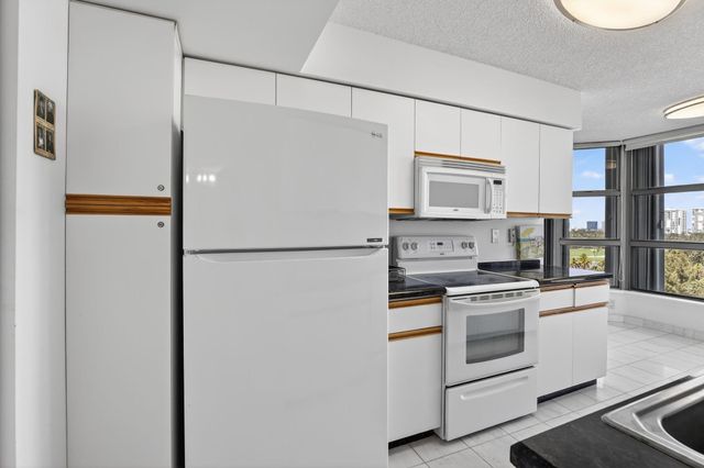 3400 NE 192nd Street 1008, Miami, FL 33180