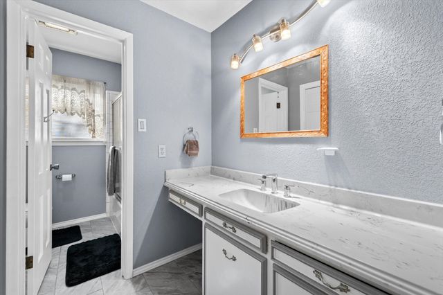 837 White Oak Drive, Woodway, TX 76712