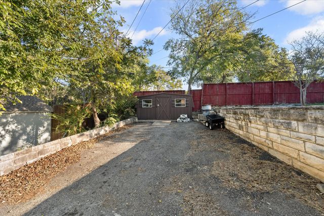 837 White Oak Drive, Woodway, TX 76712