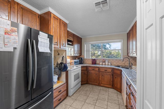 837 White Oak Drive, Woodway, TX 76712