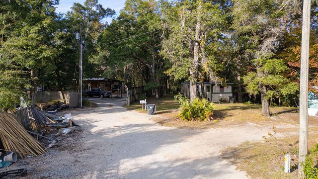 78 April Court, Freeport, FL 32439