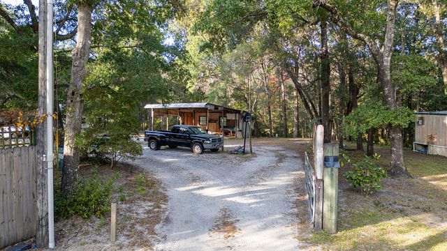 78 April Court, Freeport, FL 32439