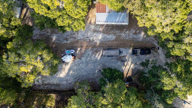 78 April Court, Freeport, FL 32439