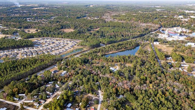 78 April Court, Freeport, FL 32439