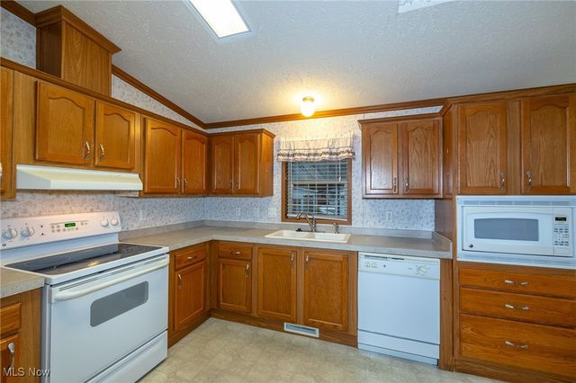 1 Tympani Trail, Olmsted Twp, OH 44138