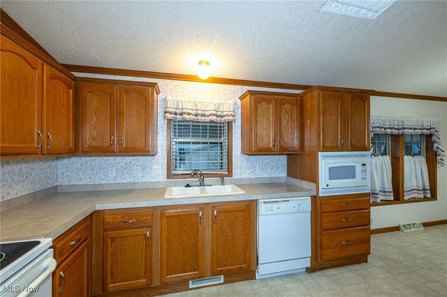 1 Tympani Trail, Olmsted Twp, OH 44138