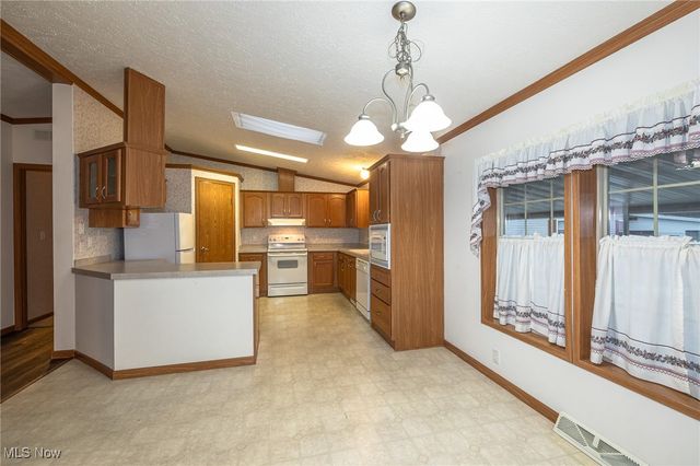 1 Tympani Trail, Olmsted Twp, OH 44138