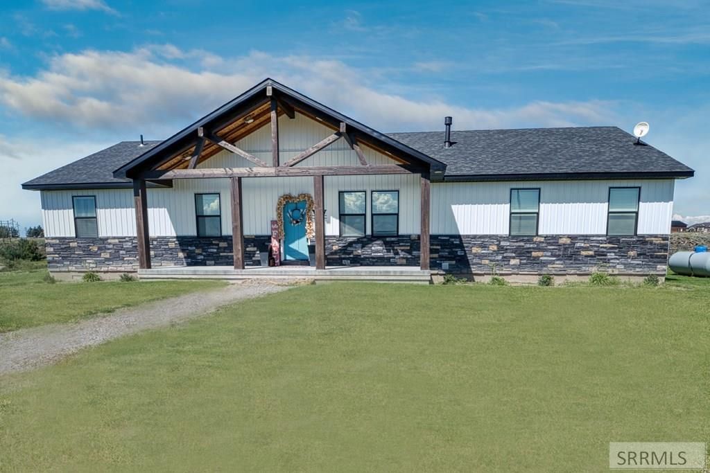 Image 1 of property listing at 2785 E 500 N, St Anthony, ID 83445