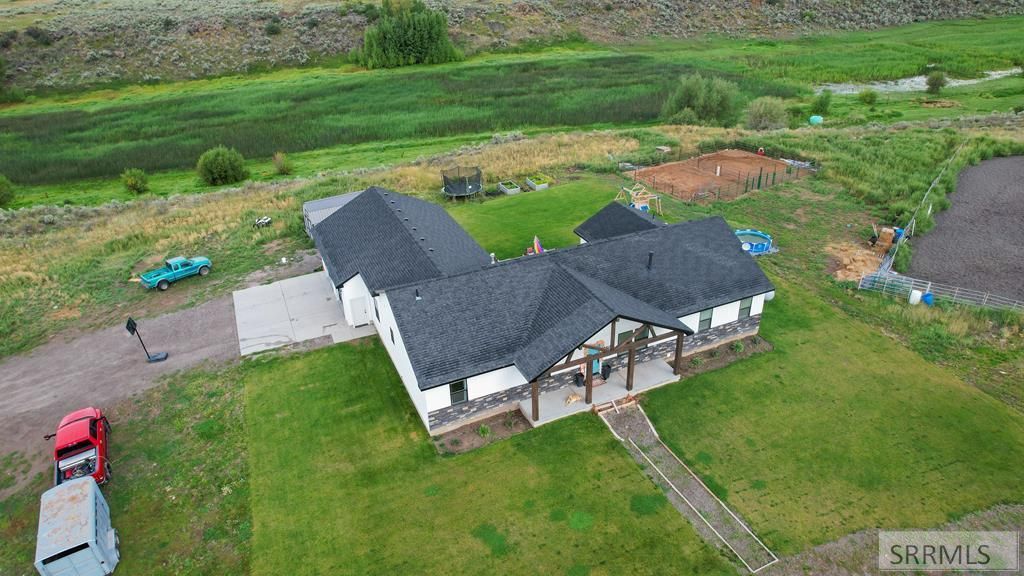 Image 2 of property listing at 2785 E 500 N, St Anthony, ID 83445