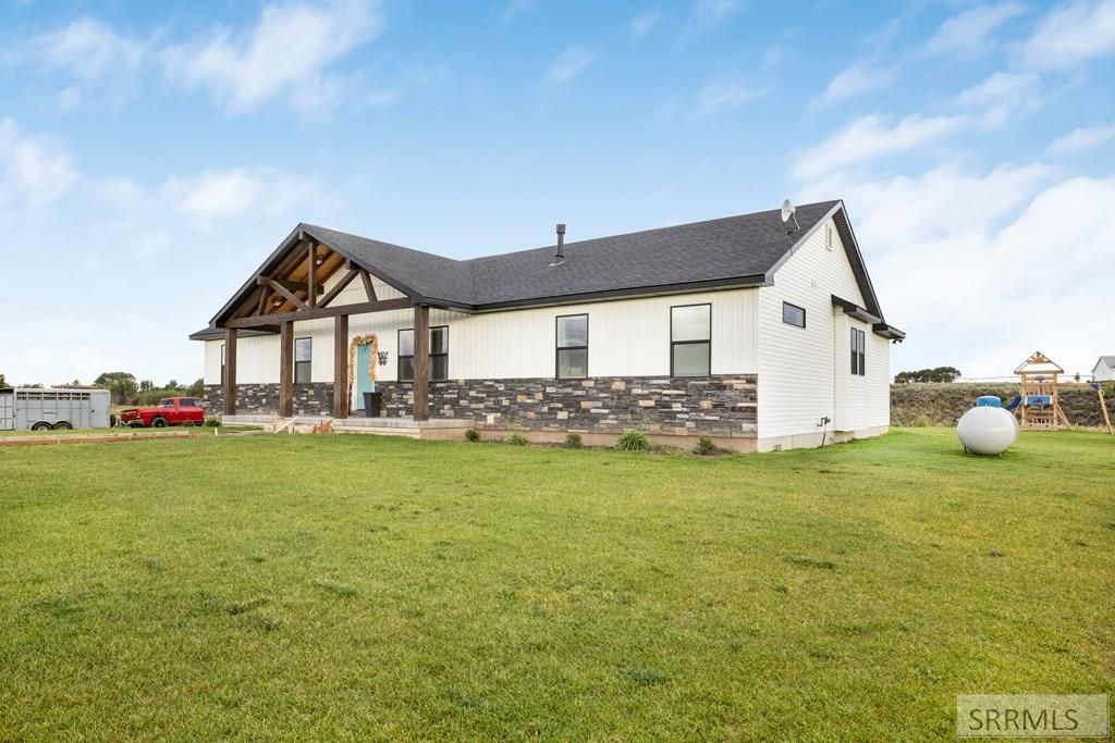 Image 5 of property listing at 2785 E 500 N, St Anthony, ID 83445