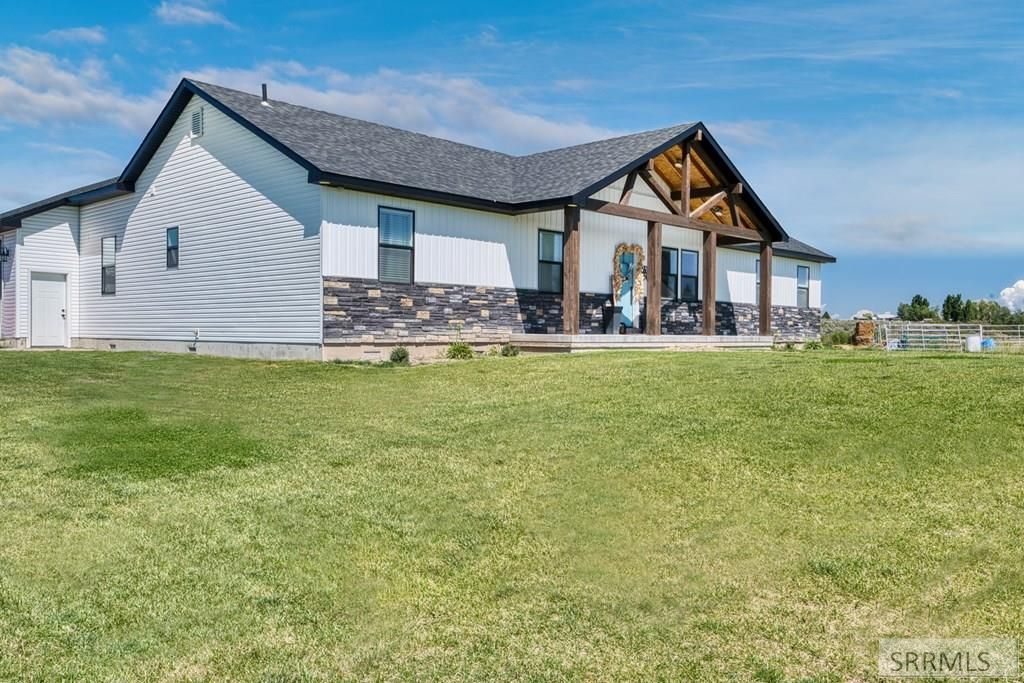 Image 7 of property listing at 2785 E 500 N, St Anthony, ID 83445