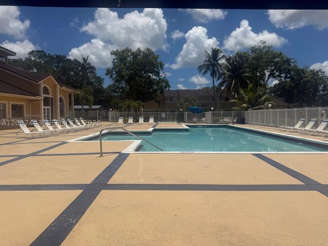 203 E Palm Cir E, Pembroke Pines, FL 33025