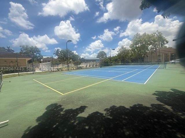 203 E Palm Cir E, Pembroke Pines, FL 33025