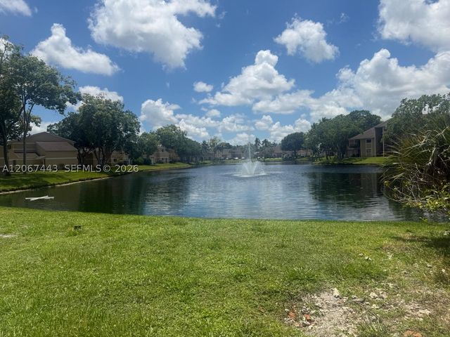 203 E Palm Cir E, Pembroke Pines, FL 33025