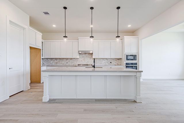 153 Peninsula Point Drive, Montgomery, TX 77356
