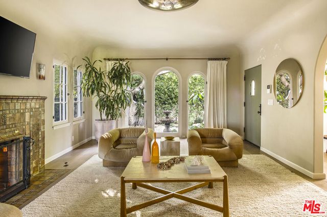 1982 N Normandie Avenue, Los Angeles, CA 90027