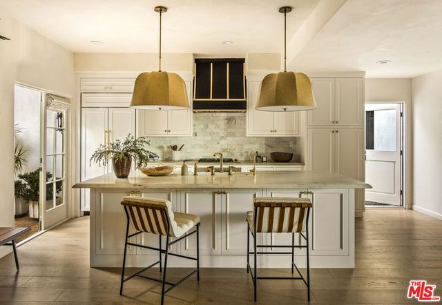 1982 N Normandie Avenue, Los Angeles, CA 90027