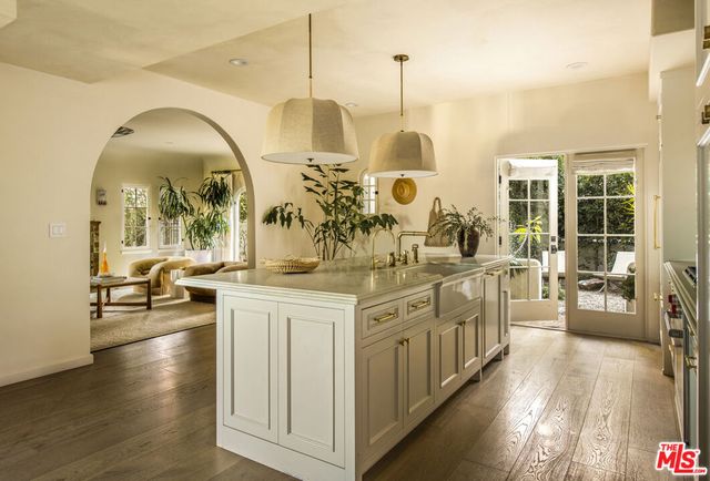 1982 N Normandie Avenue, Los Angeles, CA 90027