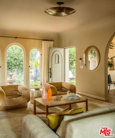 1982 N Normandie Avenue, Los Angeles, CA 90027