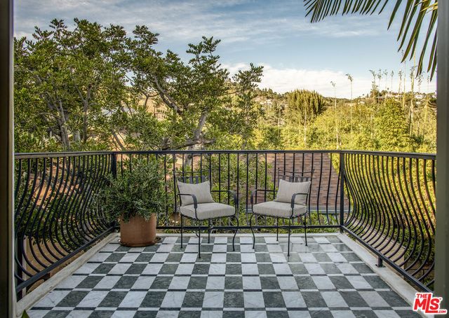 1982 N Normandie Avenue, Los Angeles, CA 90027