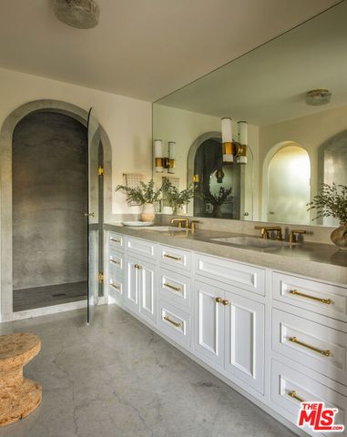 1982 N Normandie Avenue, Los Angeles, CA 90027