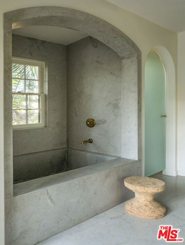 1982 N Normandie Avenue, Los Angeles, CA 90027