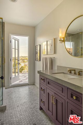 1982 N Normandie Avenue, Los Angeles, CA 90027