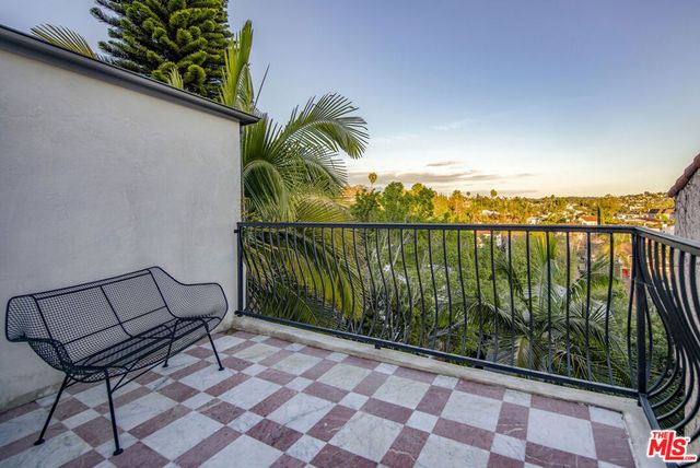 1982 N Normandie Avenue, Los Angeles, CA 90027