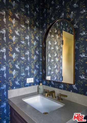 1982 N Normandie Avenue, Los Angeles, CA 90027