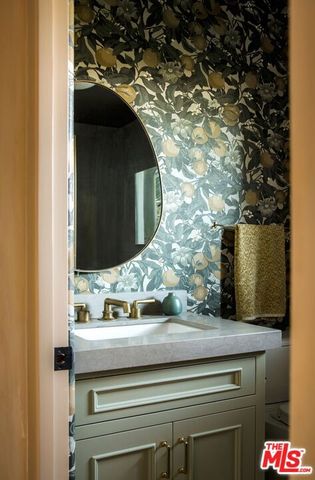 1982 N Normandie Avenue, Los Angeles, CA 90027