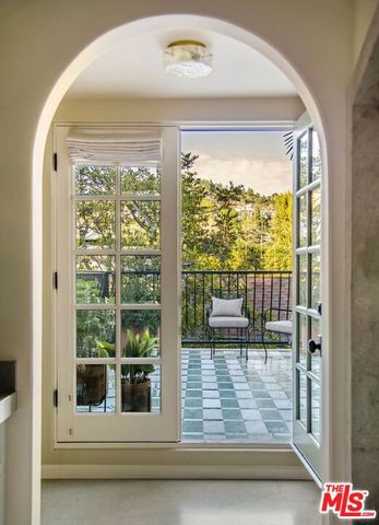 1982 N Normandie Avenue, Los Angeles, CA 90027