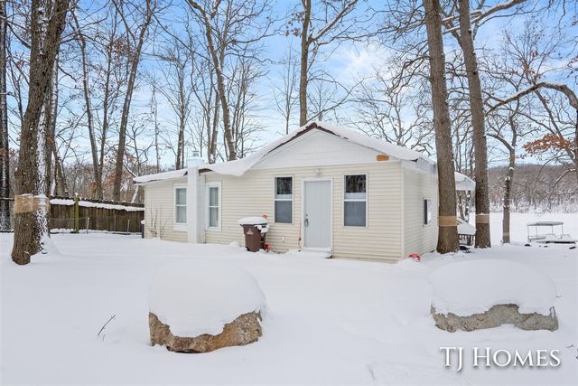 6048 Stewart Woods Drive, Delton, MI 49046