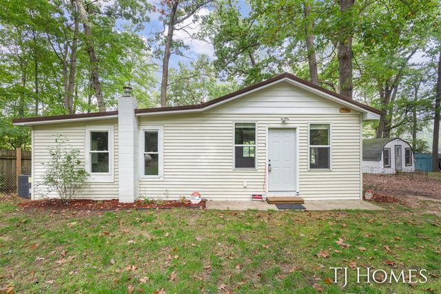 6048 Stewart Woods Drive, Delton, MI 49046