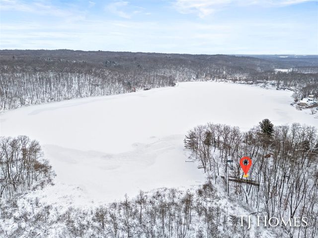 6048 Stewart Woods Drive, Delton, MI 49046