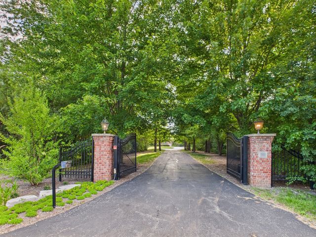 50 Lakeview Lane, Barrington, IL 60010