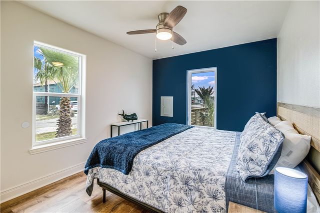 509 W Avenue E, Port Aransas, TX 78373