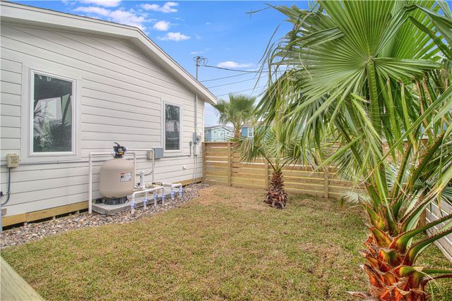 509 W Avenue E, Port Aransas, TX 78373
