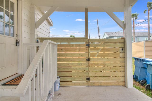 509 W Avenue E, Port Aransas, TX 78373