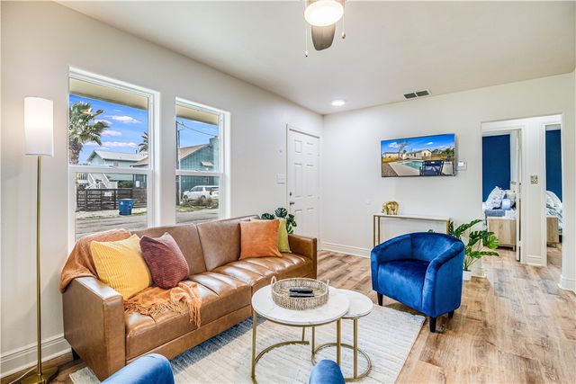 509 W Avenue E, Port Aransas, TX 78373