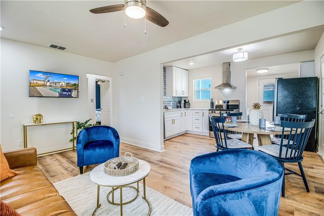 509 W Avenue E, Port Aransas, TX 78373