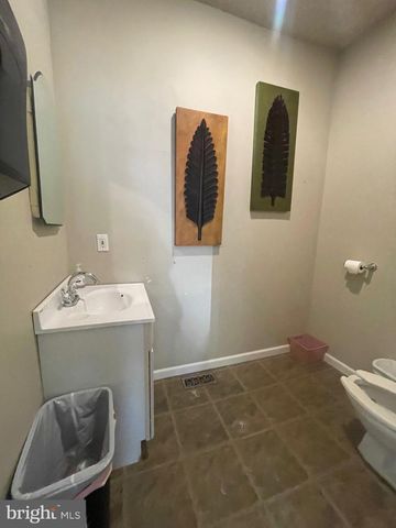 34 S BROADWAY, Pennsville, NJ 08070