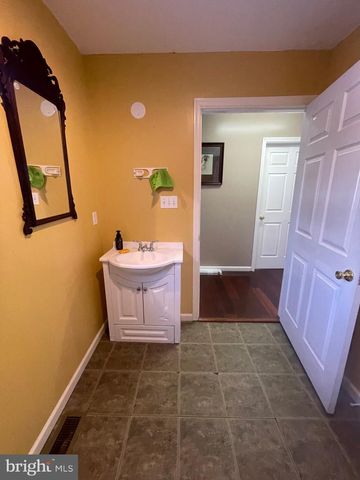 34 S BROADWAY, Pennsville, NJ 08070